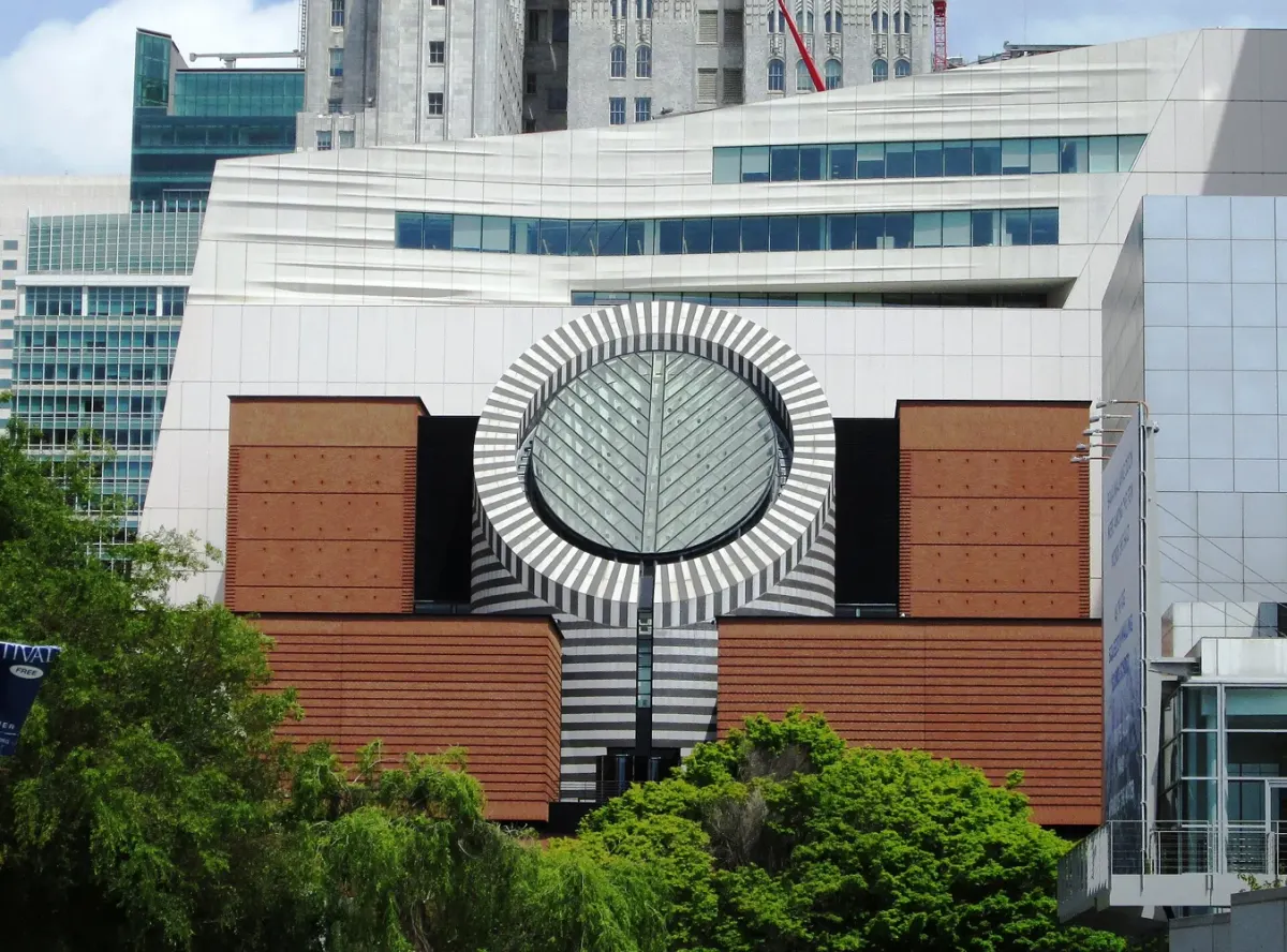 SFMOMA viewed from Yerba Buena Gardens in 2017