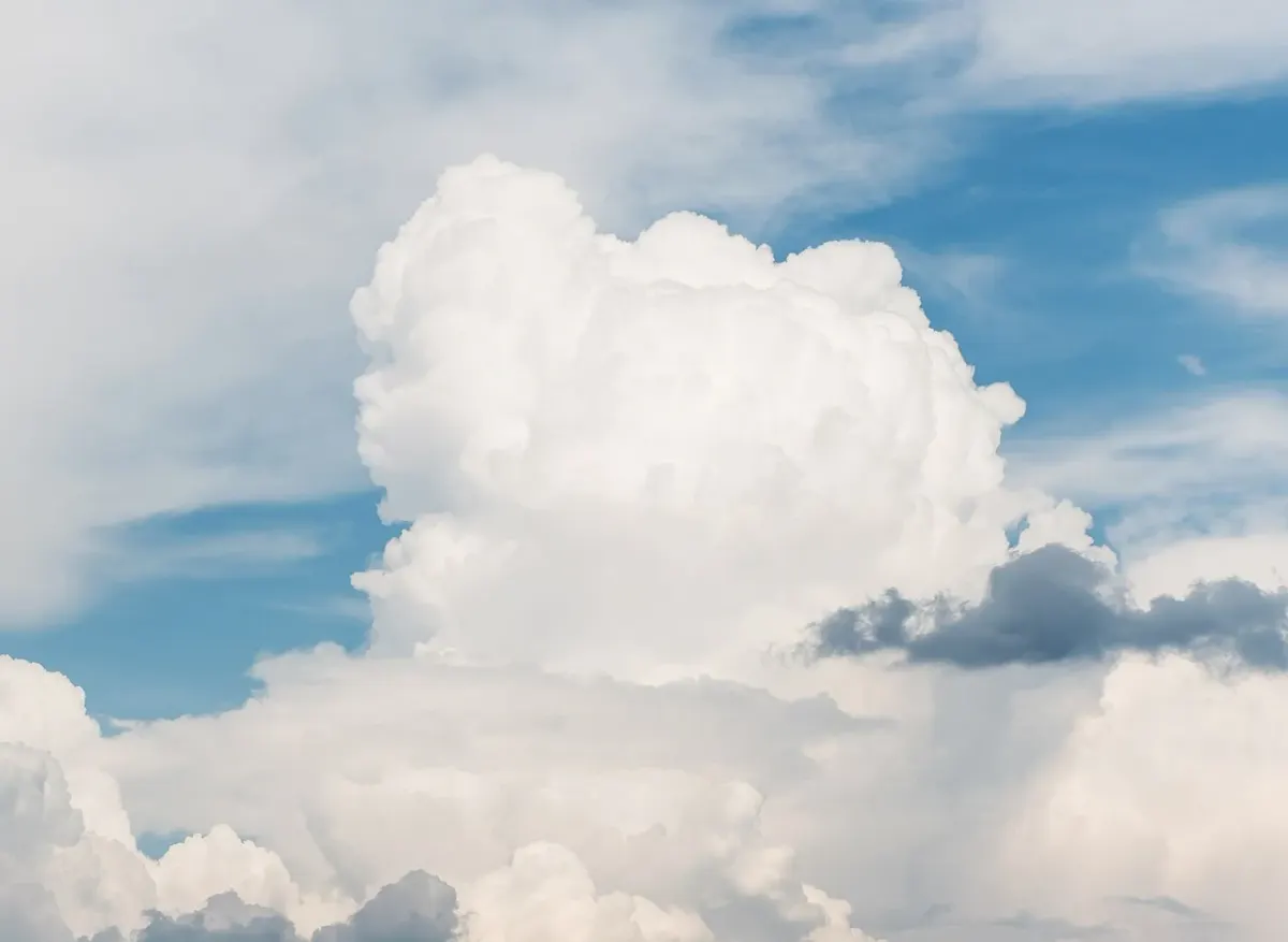 A tall white cumulus cloud against blue sky; a contextual cloud photograph