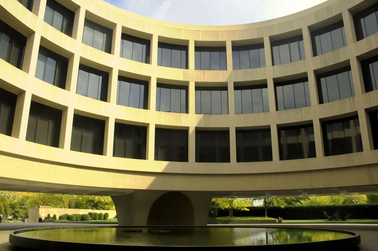 Curved concrete walls and windows surround the courtyard fountain at the Hirshhorn Museum.